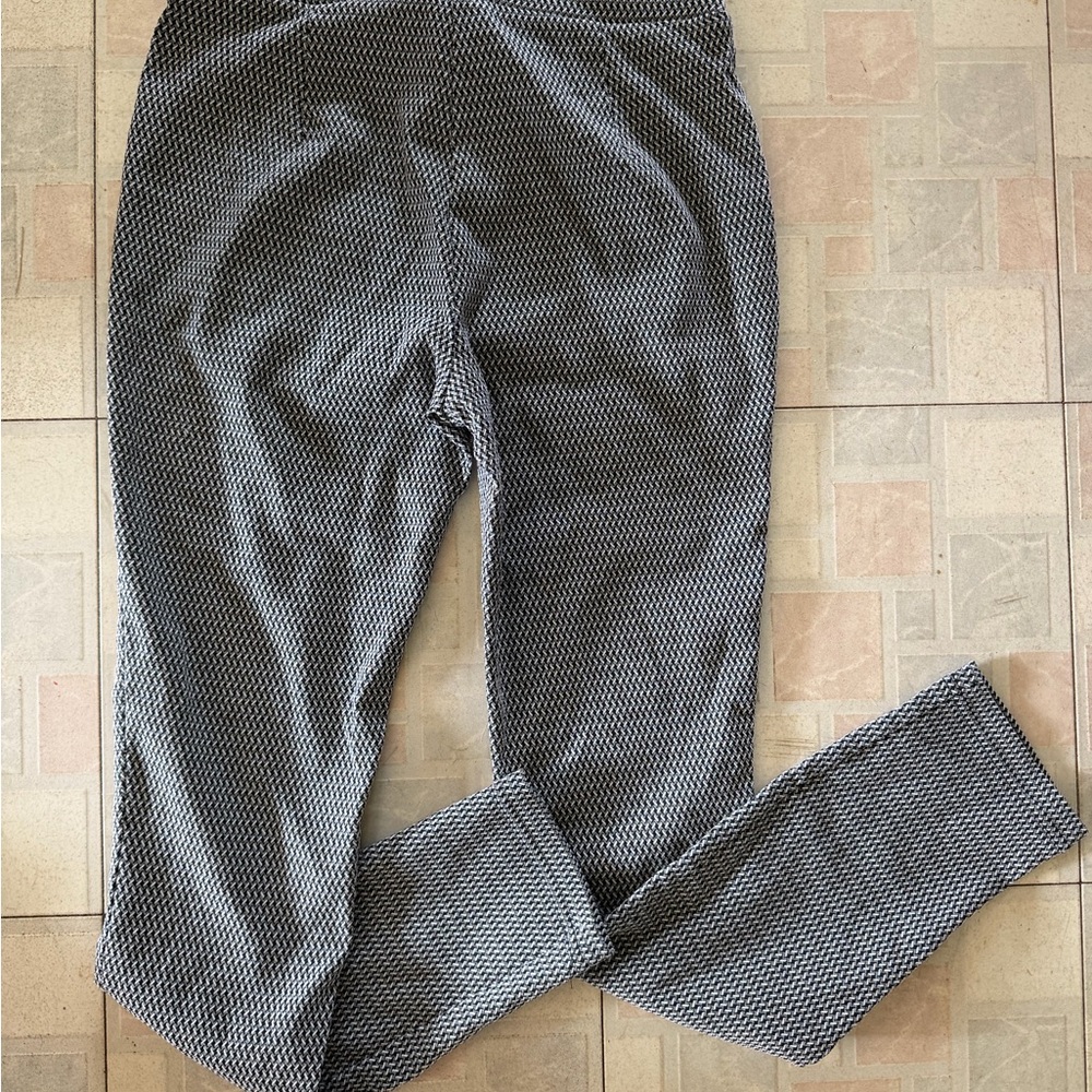 Calvin Klein Black and White Patterned Skinny Pants - Womens size 4